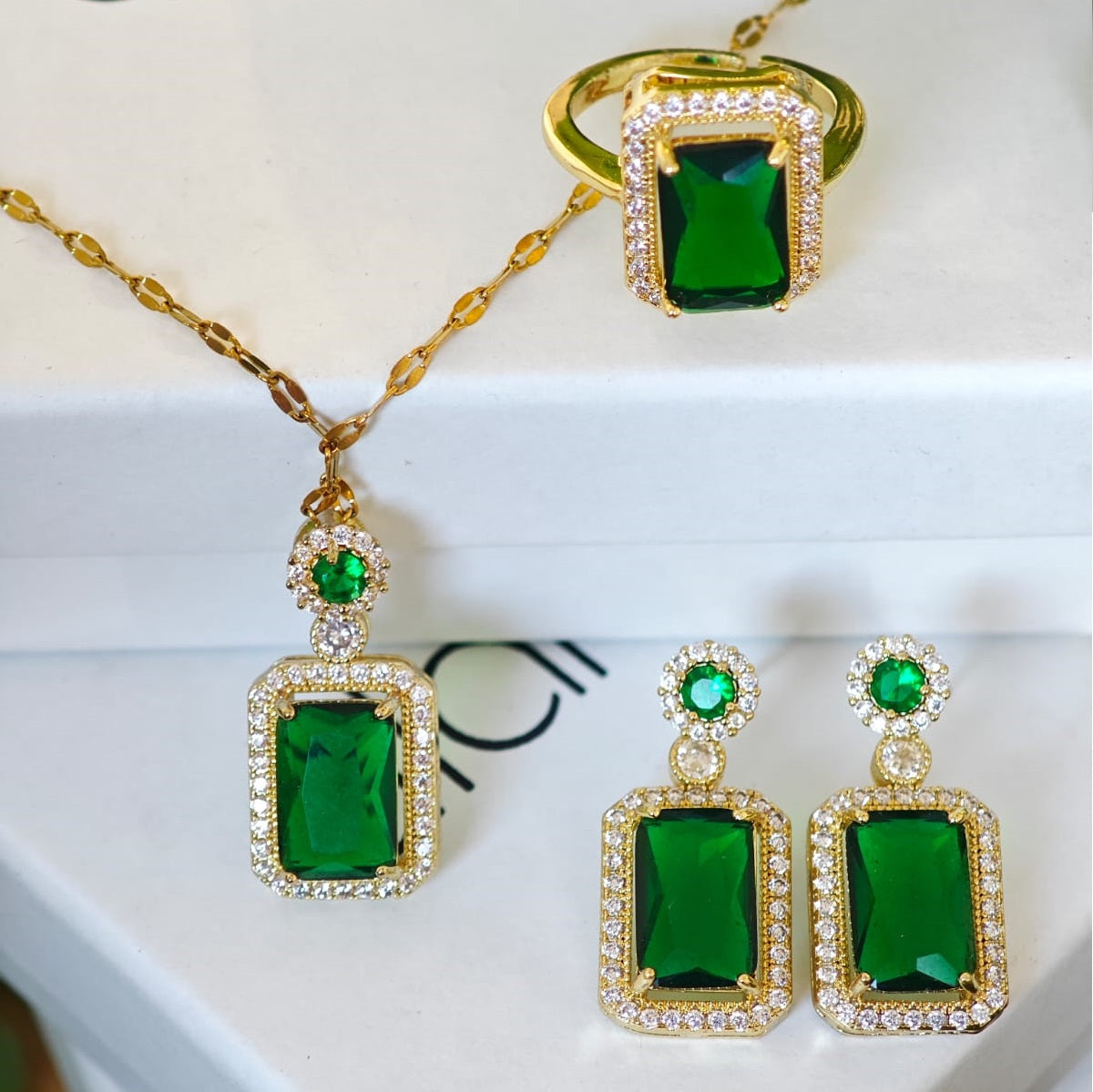 Esmeralda — Set de Joyería (Collar, Pendientes y Anillo), foto 3 — Lumavesta